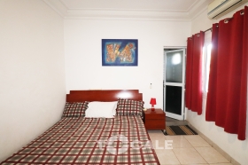 F3 MEUBLE A LA CITE SIPRES VDN Joli appartement meuble a la cité Sipres VDN.

Il comprend :

2 chambres
3 salles de bain
1 salon
1 cuisine équipée
1 balcon
1 espace familial

