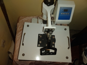 Machine sérigraphie découpe Vente machine sérigraphie découpe (plotter) à vinyle grand format et une machine press 9 in 1