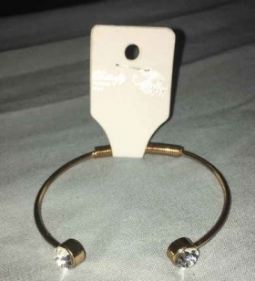  Bracelet de bras pour femme Jolie bracelet à vendre. Contactez-moi au 781399849