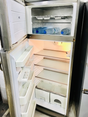 FRIGO INOX VENANT DE L’ALLEMAGNE A vendre un grand frigo Inox venant de l’Allemagne en très bon