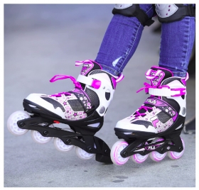 PATINS ENFANTS SKATING KIT FILA : Une paire de patins de qualité avec tous ses accessoires de securité pour enfants de 4 a 7 ans. pointure 28 a 31.Il s