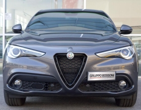 Alfa Romeo Stelvio Alfa Romeo Stelvio année 2020
 essence automatique 20.600 miles 4 cylindres version 4x4 full option intérieur cuir marron grand écran tactile caméra de recul double toit ouvrant panoramique clé letsgo