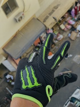 Gants de sport (Monster) à vendre Un gant de sport (MONSTER)qui protège bien les mains au top de l