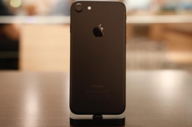 IPhone 7 iphone 7 simple 128gb noir mat état neuf venant des usa vendu sur facture. 
possibilité de livraison.