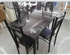 Table à manger 4 places  Des tables à manger 4 places en fer forgé disponibles. 
Livraison + Montage GRATUITS dans la ville de Dakar. 
Contactez nous pour plus d