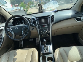 HYUNDAY ELANTRA Hyundai Elantra GT  
Année 2014 
Automatique Essence ⛽️ 
Kilométrage 110milles 
Grand écran Caméra de recul 
Intérieur cuir 
Toit ouvrant 
