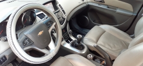 Chevrolet cruze Chevrolet Cruze Notchback bien entretenue avec 2 clés manuelles. 
Diesel , intérieur cuir full option toit ouvrant année 2010