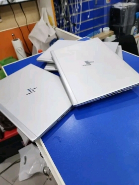 HP Élitebook 1030 g2 Core i5 7 th generation SSD 256 gb / 8 gb ram écran 13
