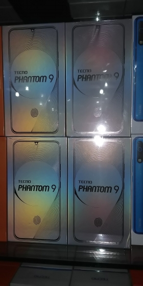 Téléphone Techno/phantom9 garantie 1ans avec facture Phantom 9 - Ecran 6.4" - Dual Sim - RAM 6Go - ROM 128Go - Caméra frond 32 Mpx - Arriere 16MP +2MP +8MP - Batterie 3500 mAh - Aurura
