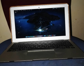 MacBook air 2014 Mac Air 2014 
Processeur : Core i5 
Disque dur : SSD 128Gb 
RAM : 4Gb 
Ecran : 11,6"
Facture plus garantie et livraison à 2000 fcfa.