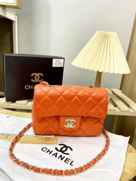 Sacoche Chanel 22cm Sac à main 
Marque Chanel 
Taille 22cm
Disponible en plusieurs couleurs