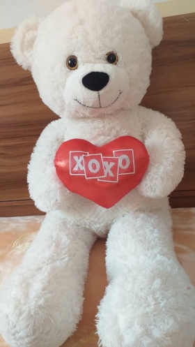 Peluche Géante XoXo Magnifique  teddy géant xoxo avec sa douce couleur blanche, son large sourire et ses longues pattes pour montrer tout votre amour et vos sentiments à l