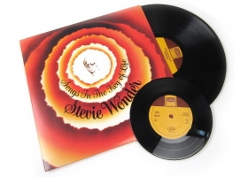 Disque vinyle : Stevie Wonder  Songs in the Key of Life Classé par le magazine Rolling Stone à la 56e place des « 500 meilleurs albums de tous les temps », Songs in the Key of Life est effectivement l