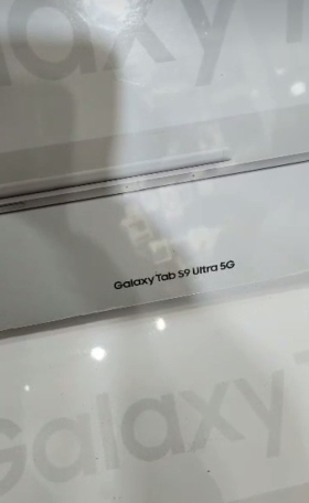 Samsung Galaxy tab S9 ultra 5G Wi-Fi cellulaire  Ram 12 gb Disque dur SSD 256 gb. Facture plus garantie livraison 2000