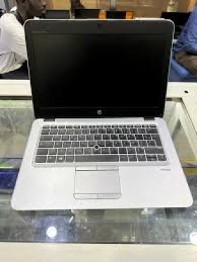 HP Élitebook 820 Core i5 7 th generation SSD 256 gb / 8 gb ram écran 13