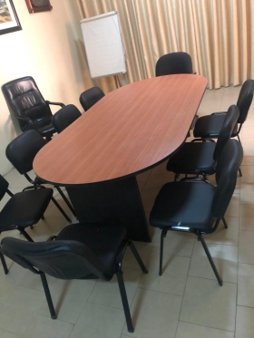 Table de réunion  Des tables de réunion de 4,6,8,12,20 et plus disponibles.
Les prix varient en fonction des dimensions. 
Livraison et montage gratuit dans la ville de Dakar. 
Veuillez nous contacter pour plus d