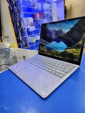 Surface Laptop i5 Tactile 7th Surface laptop core i5 de 7em génération disque ssd 256go ram 8go écran 13pouces full HD tactile. Facture plus garantie 6mois livraison 2000