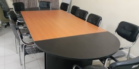Table de réunion De grandes tables de réunion disponible chez InovMeuble à un bon prix .

Livraison et montage gratuit dans la ville de Dakar.

Contact : 78 117 42 85

N