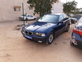 BMW 318 BMW 318 a  vendre, en parfaite etat, essence 4cylindres,  boite manuelle ,faible consommation
moteur a courroie, mutée deja Dk; assurance ok 
