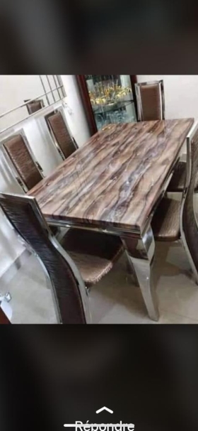 Tables à manger Tables à manger à 6 chaises importées de haute qualité et solides, très uniques et élégantes pour embellir votre salon en provenance de Turquie. prix 365 000cfa
livraison et installation gratuites