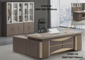 Table de bureau DG Des tables de bureau de ( 1m80,2m ,2m40 ) disponibles .
Les prix varient en fonction des modèles .
Livraison et montage gratuit dans la ville de Dakar .
N