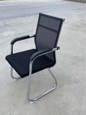 Chaise et fauteuil de bureau Des chaises et fauteuil de bureau disponibles.
Livraison gratuite dans la ville de Dakar. 
Veuillez nous contacter pour plus d