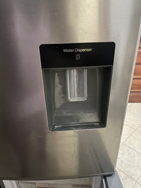 Réfrigérateur neuf vente urgente  Réfrigérateur américain avec fontaine d’eau automatique 

