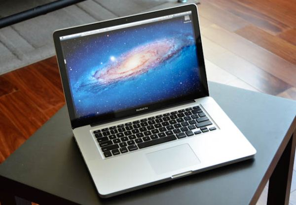 Macbook pro  Je vends macbook pro core i7 très bon état taille 15,4 pouces disque dur 500 giga ram 8 giga webcam wifi bluetooth clavier rétro éclairé. Contact :772556409