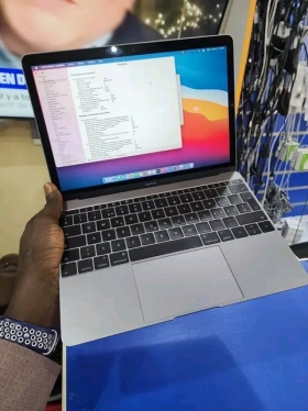 MacBook Pro Touchbar 2019 i7 Core i7 Ram 16 gb disque dur SSD 512 gb 13 