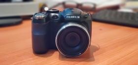 Fujifilm FinePix S2980 Caractéristiques techniques Fujifilm FinePix S2980:
- Définition: Full HD
- Memoire : SD card 32 Go
- Capteur : 14 Mp avec zoom optique x18
- Vitesse d