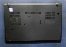 Lenovo thinkpad T490 Lenovo T490
Core i7 8th generation
Disk SSD 512Gb RAM 16Gb 
Écran 14" clavier rétro éclairé. Facture plus garantie.
Livraison à 2000 fcfa.