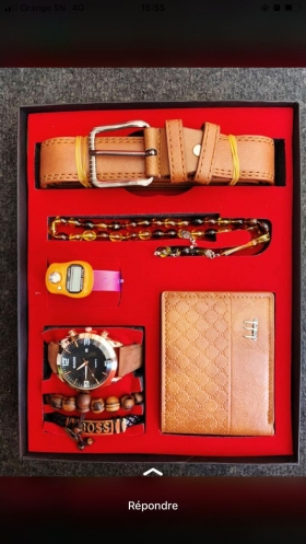 Coffret 7 cadeaux Coffret de 7 cadeaux:2 chapelets +2 bracelets +1 montre +1 porte monnaie +1 ceinture.
Disponible en Hugo Boss, Armani, Versace, Lacoste, Rolex