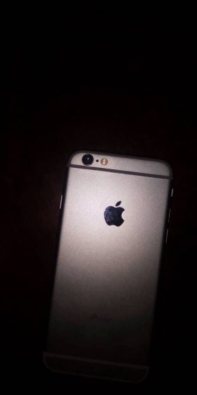 iPhone 6 Je vends mon iPhone 6 en bon état. Tout marche. 100% état de batterie.