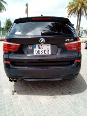 BMW X3 Automatique 
essence 
4 cylindrée 
climatisé 
Grand écran 
Toit ouvrant 
intérieur cuir
 version 4x4
 très propre 
km 107.311 
très bon état 

