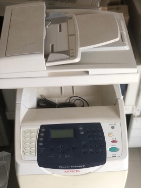 GRANDE photocopieuse XEROX En COULEUR NOIR BLANC Nous vous proposons une grande photocopieuse XEROX en couleur et noir blanc multifonctionnelle photocopieuse impression scanner de très bonne qualité