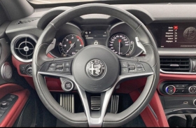 Alfa Romeo Stelvio Alfa Romeo Stelvio année 2020
 essence automatique 20.600 miles 4 cylindres version 4x4 full option intérieur cuir marron grand écran tactile caméra de recul double toit ouvrant panoramique clé letsgo