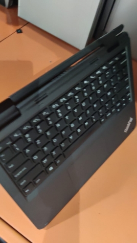 Lenovo Yoga 11e Lenovo Yoga 11e à vendre avec :
Processeur : Duo core.
Ram 4go.
Disque dur : 500go.
 Ecran tactile qui pivote a 360 degrés.