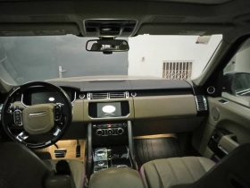 Vends Range Rover Autobiography Vends une superbe Range rover Autobiography 2017 noir full option 35000km 
Déjà dédouané