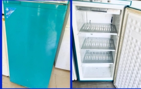 CONGÉLATEUR VERTICAL ALUMINIUM pour glaces A vendre un congélateur vertical en aluminium pour glaces