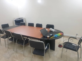 Table de réunion De grandes tables de réunion disponible chez InovMeuble à un bon prix .

Livraison et montage gratuit dans la ville de Dakar.

Contact : 78 117 42 85

N