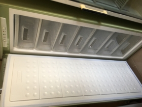 Congélateur vertical 7tiroirs pour glaces Darou Rahmane Trading vous propose un grand congélateur vertical 7 grand tiroirs pour glaces contenance plus de 80 glaces par jours